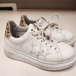 Girls Designet White Star Sneakers with Leopard Accent, size 2US Big Kid, 33 EU